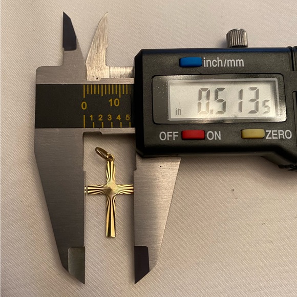 Solid 14 K Yellow Gold Cross Pendant 1" Long Italy Religious Icon 1.11 Grams - Picture 8 of 8